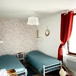Les Copains A Bord - D'hotes Et Roulottes B&B 2*