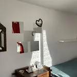 Les Copains A Bord - D'hotes Et Roulottes B&B Saint-Julien-d'Arpaon