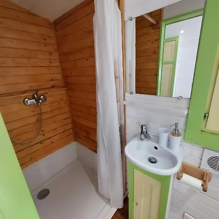 Les Copains A Bord - D'hotes Et Roulottes Bed & Breakfast