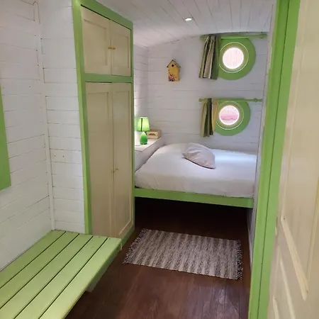 Panzió Les Copains A Bord - D'hotes Et Roulottes