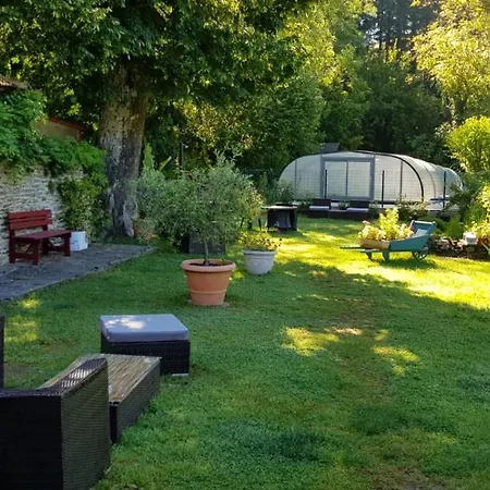 Les Copains A Bord - D'hotes Et Roulottes Saint-Julien-d'Arpaon