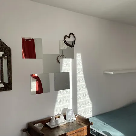 Les Copains A Bord - D'hotes Et Roulottes Bed and breakfast Saint-Julien-d'Arpaon