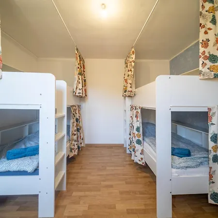 Les Copains A Bord - D'hotes Et Roulottes 2* Saint-Julien-d'Arpaon