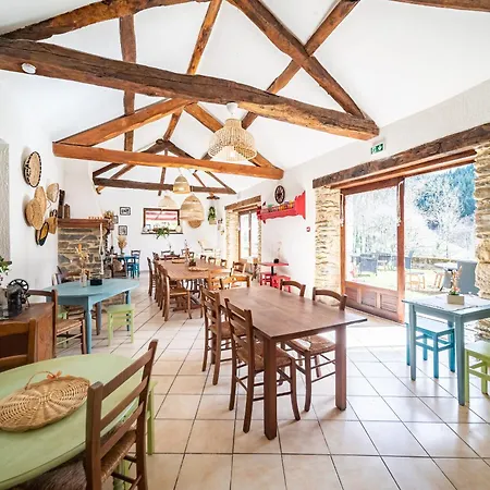 Les Copains A Bord - D'hotes Et Roulottes B&B Saint-Julien-d'Arpaon