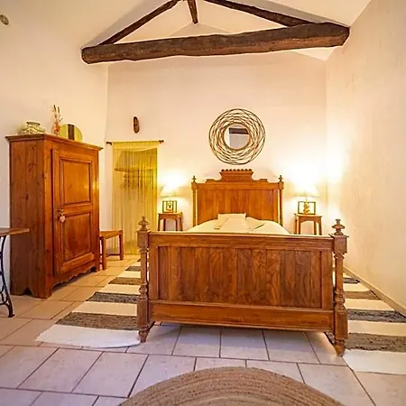 Bed and breakfast Les Copains A Bord - D'hotes Et Roulottes Saint-Julien-d'Arpaon