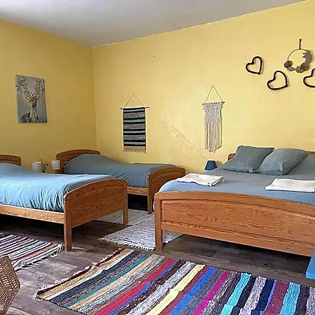 Les Copains A Bord - D'hotes Et Roulottes Bed and breakfast Saint-Julien-d'Arpaon