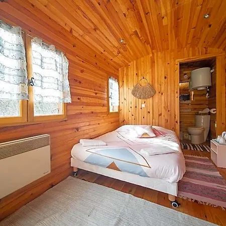 Les Copains A Bord - D'hotes Et Roulottes Bed and breakfast 2*