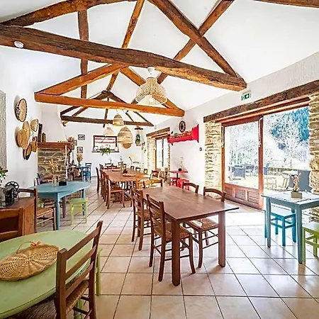 Les Copains A Bord - D'hotes Et Roulottes Bed and breakfast Saint-Julien-d'Arpaon